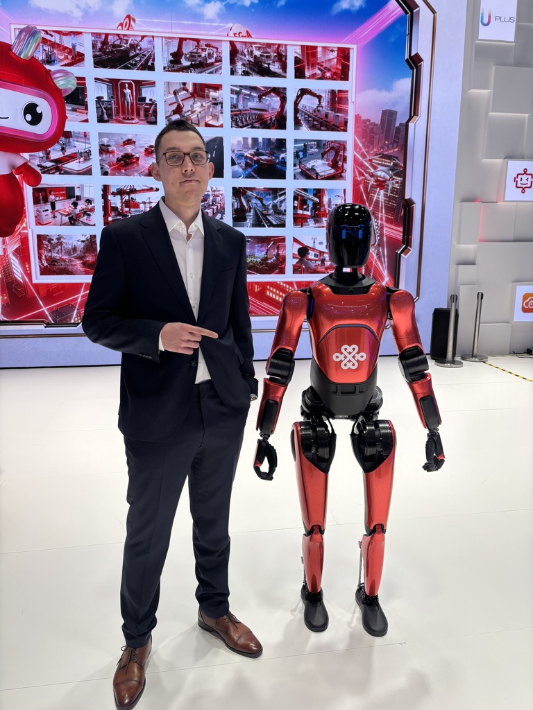 Stefan Zindovic standing next to a red robot at MWC Barcelona in March 2026