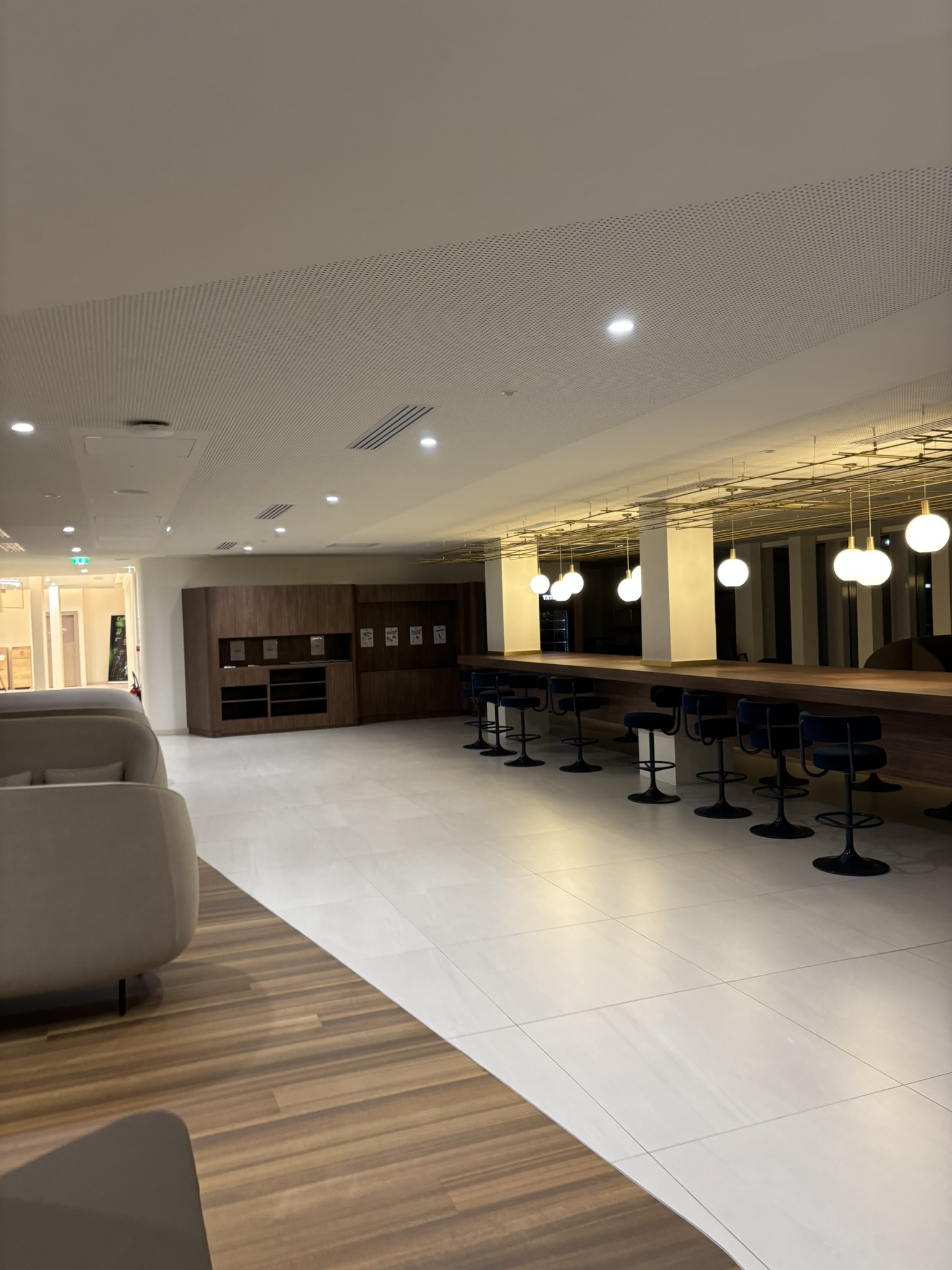 Quiet interior space in Paris on March 26, 2026